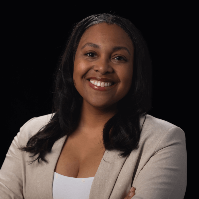 Headshot Template 11 700x700 - Latoya Anderson