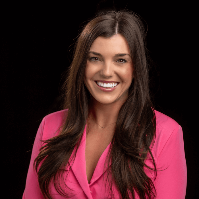 Headshot Template 13 700x700 - Amy Rigby