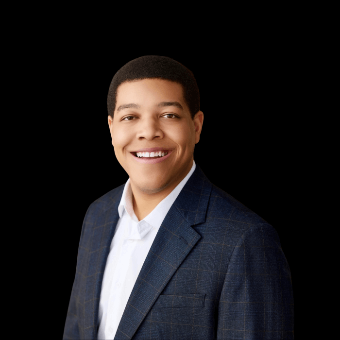 Headshot Template 3 2 700x700 - Trey Jaridau